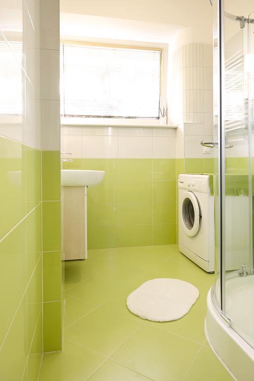 Lovely Funky Flat Near Royal Park Apartment Warsaw