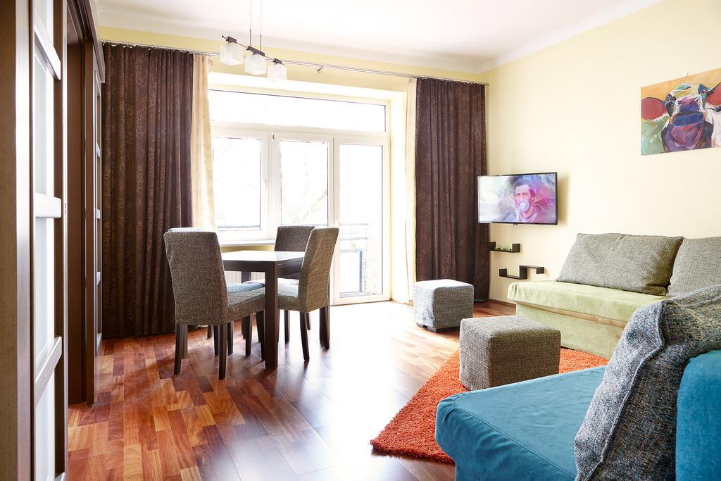 Lovely Funky Flat Near Royal Park Apartment *